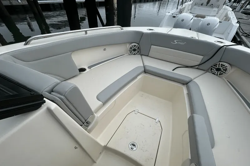 Slide: The Image of Scout 255 Dorado 2025 - 22