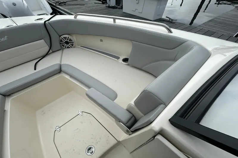 Slide: The Image of Scout 255 Dorado 2025 - 23