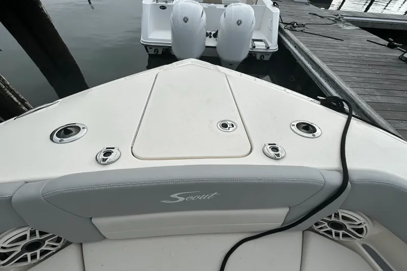 Slide: The Image of Scout 255 Dorado 2025 - 25