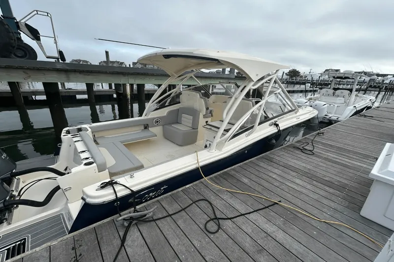 Slide: The Image of Scout 255 Dorado 2025 - 3