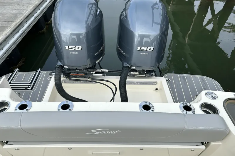 Slide: The Image of Scout 255 Dorado 2025 - 5