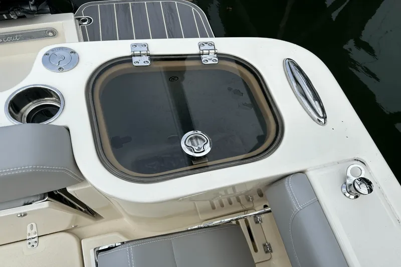 Slide: The Image of Scout 255 Dorado 2025 - 6