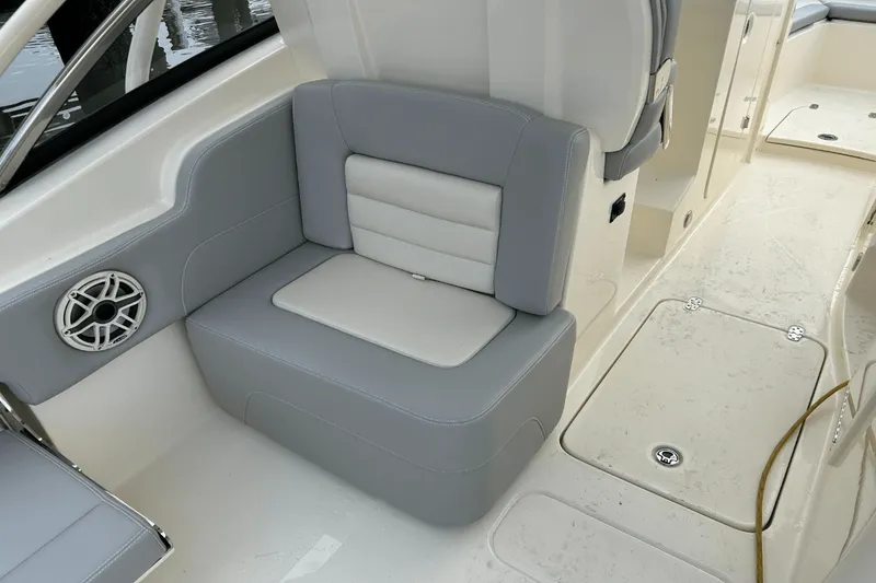 Slide: The Image of Scout 255 Dorado 2025 - 8