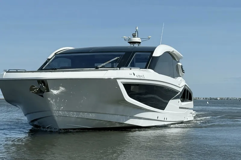 Slide: The Image of Galeon 435 GTO 2025 - 10