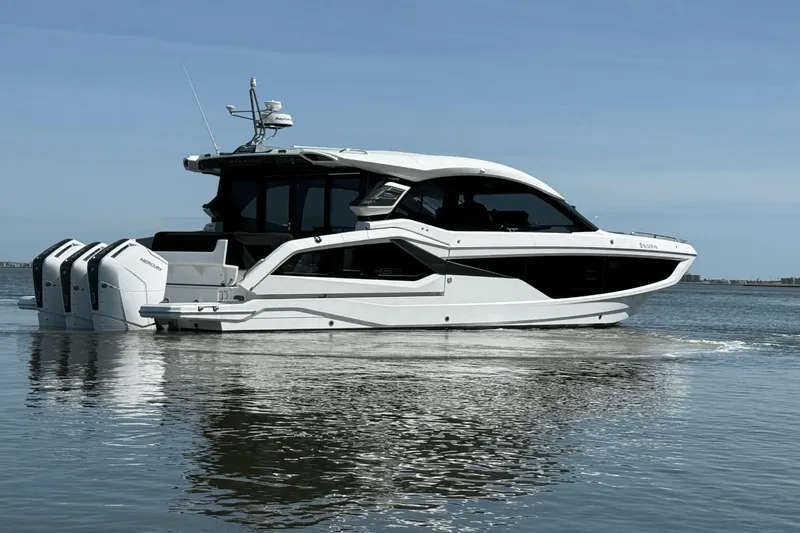 Slide: The Image of Galeon 435 GTO 2025 - 12