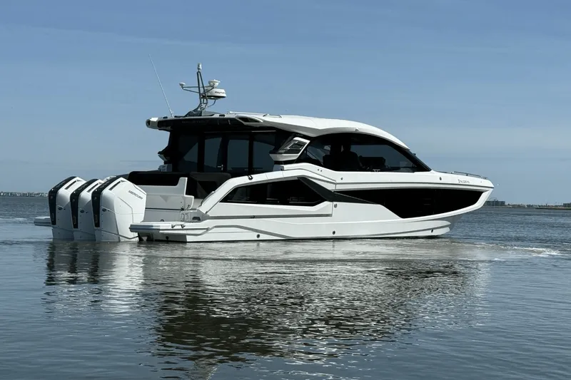 Slide: The Image of Galeon 435 GTO 2025 - 13