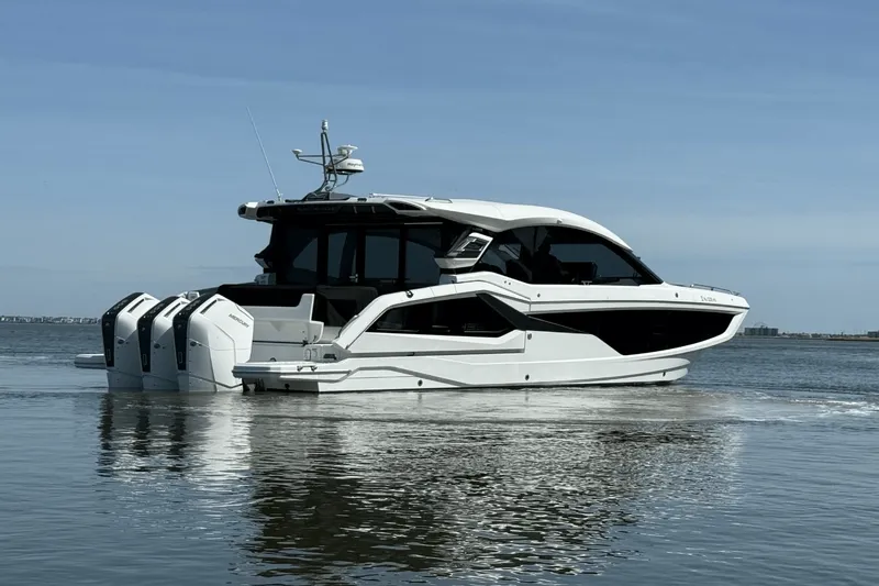 Slide: The Image of Galeon 435 GTO 2025 - 14