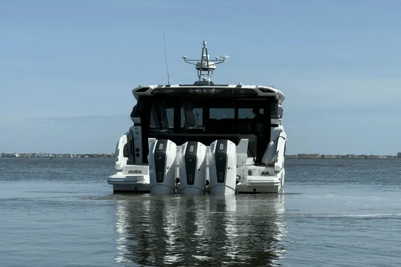 Slide: The Image of Galeon 435 GTO 2025 - 16