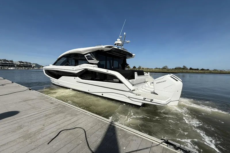 Slide: The Image of Galeon 435 GTO 2025 - 18