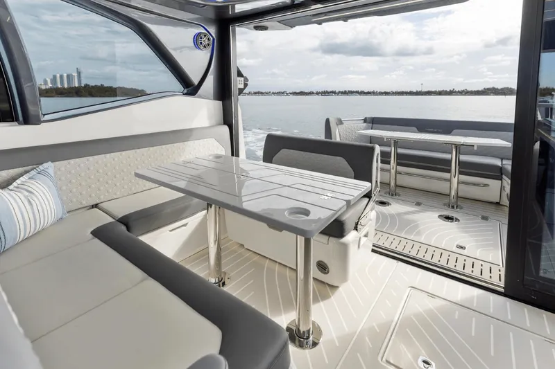 Slide: The Image of Galeon 435 GTO 2025 - 24