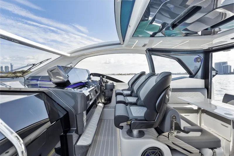 Slide: The Image of Galeon 435 GTO 2025 - 28