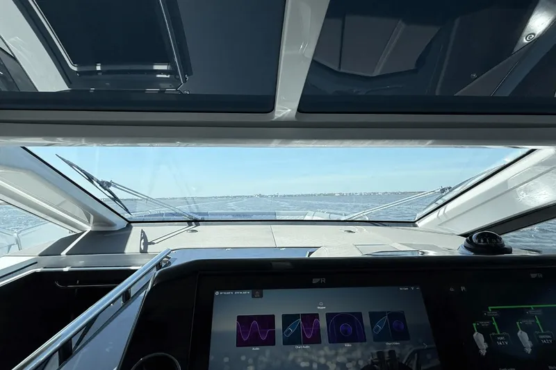 Slide: The Image of Galeon 435 GTO 2025 - 31