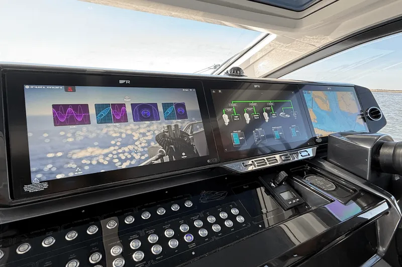 Slide: The Image of Galeon 435 GTO 2025 - 32