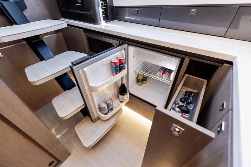 Slide: The Image of Galeon 435 GTO 2025 - 35