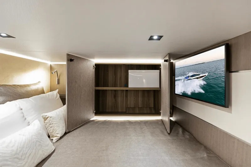 Slide: The Image of Galeon 435 GTO 2025 - 38