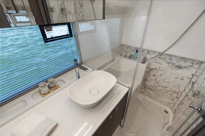 Slide: The Image of Galeon 435 GTO 2025 - 40