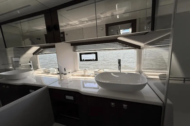 Slide: The Image of Galeon 435 GTO 2025 - 42