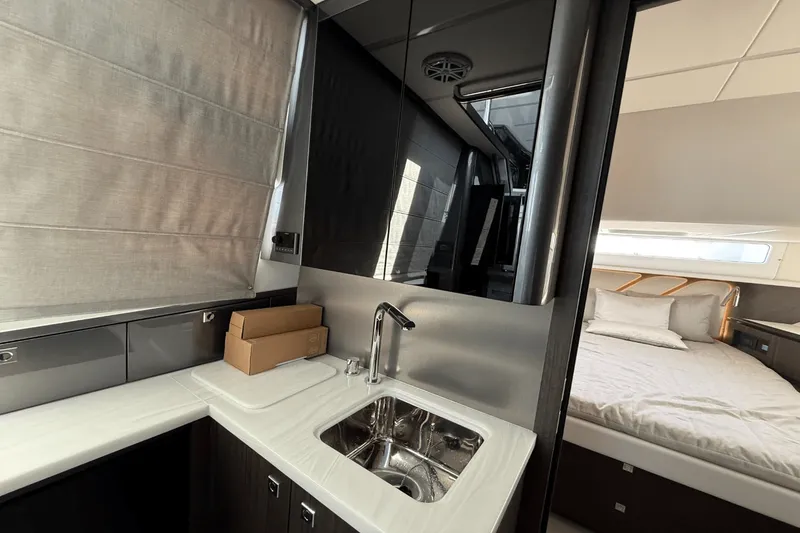 Slide: The Image of Galeon 435 GTO 2025 - 43