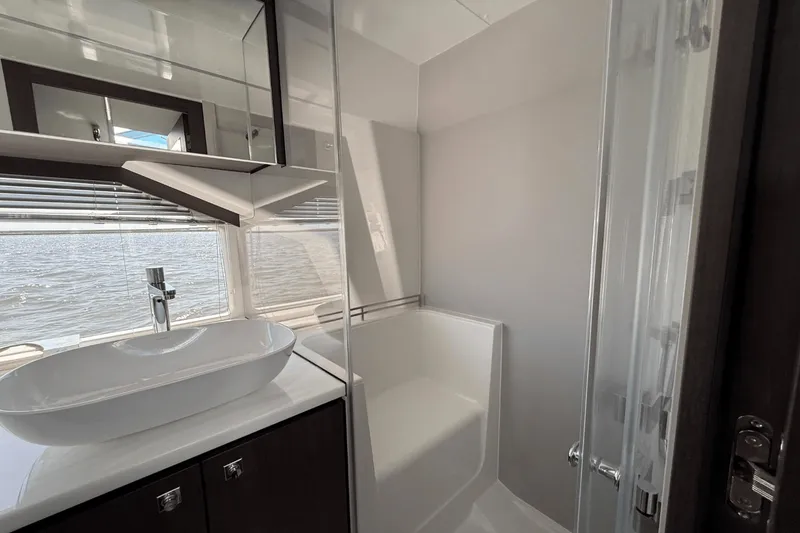 Slide: The Image of Galeon 435 GTO 2025 - 44