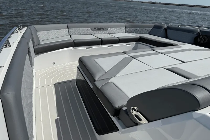 Slide: The Image of Galeon 435 GTO 2025 - 47
