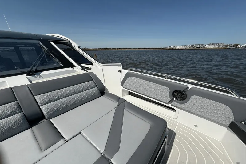 Slide: The Image of Galeon 435 GTO 2025 - 52