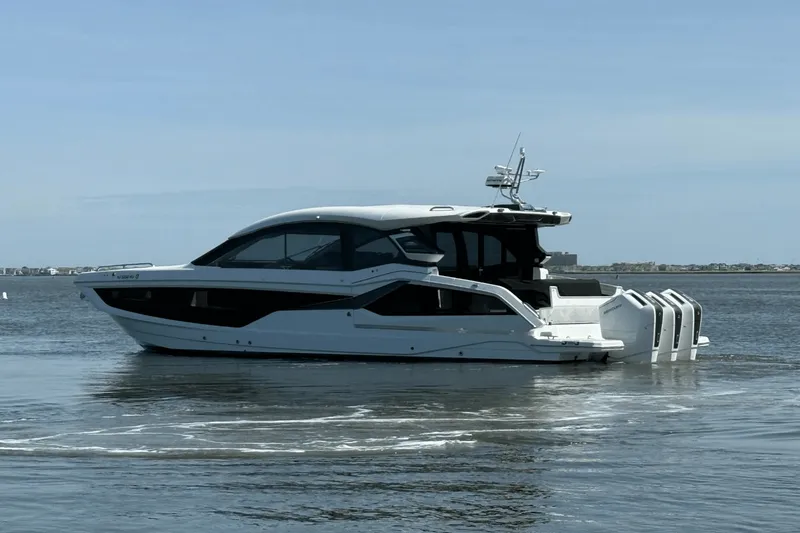 Slide: The Image of Galeon 435 GTO 2025 - 7