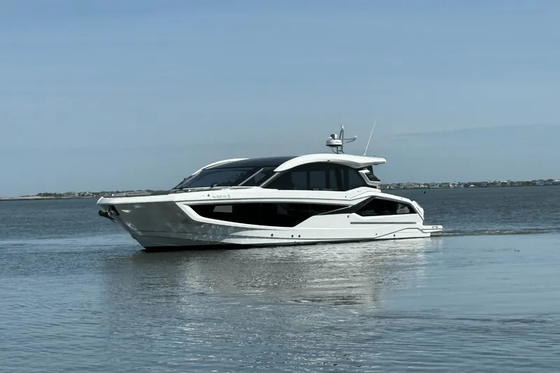 Slide: The Image of Galeon 435 GTO 2025 - 9