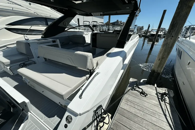 Slide: The Image of Cruisers Yachts 34 GLS Outboard 2025 - 18