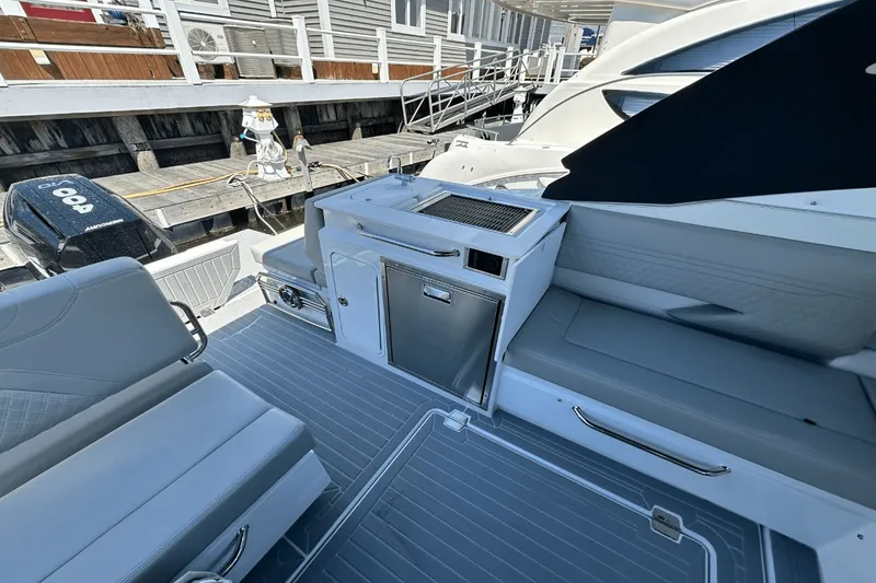 Slide: The Image of Cruisers Yachts 34 GLS Outboard 2025 - 21