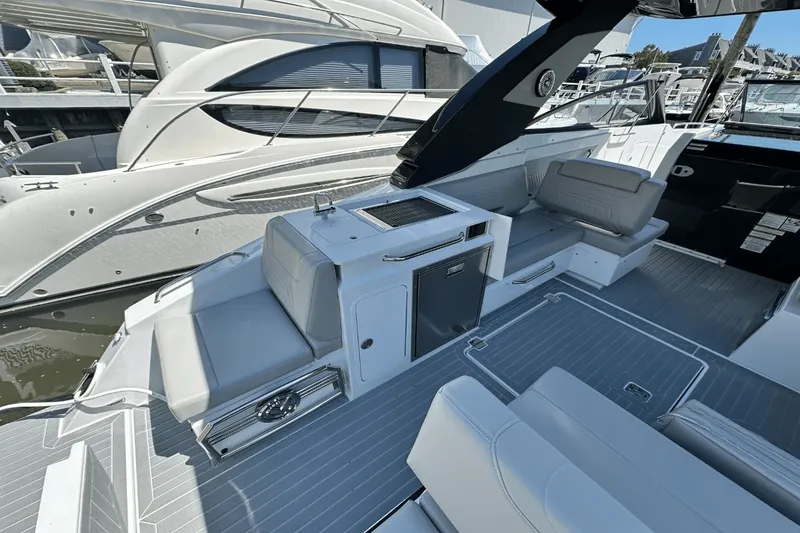 Slide: The Image of Cruisers Yachts 34 GLS Outboard 2025 - 22