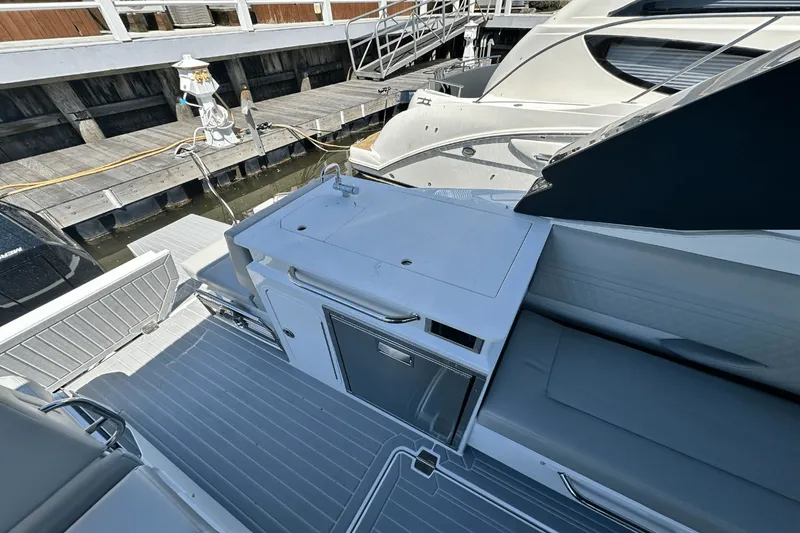 Slide: The Image of Cruisers Yachts 34 GLS Outboard 2025 - 23