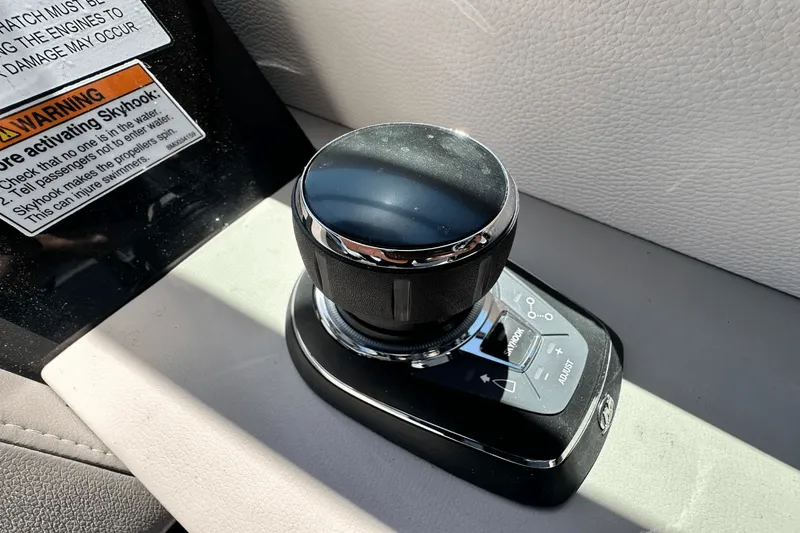 Slide: The Image of Cruisers Yachts 34 GLS Outboard 2025 - 27