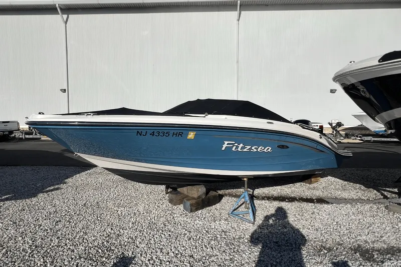 Slide: The Image of Sea Ray 19 SPX OB 2020 - 0