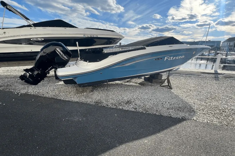 Slide: The Image of Sea Ray 19 SPX OB 2020 - 1