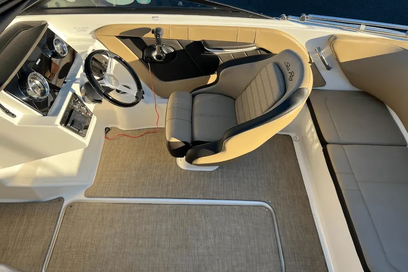 Slide: The Image of Sea Ray 19 SPX OB 2020 - 10