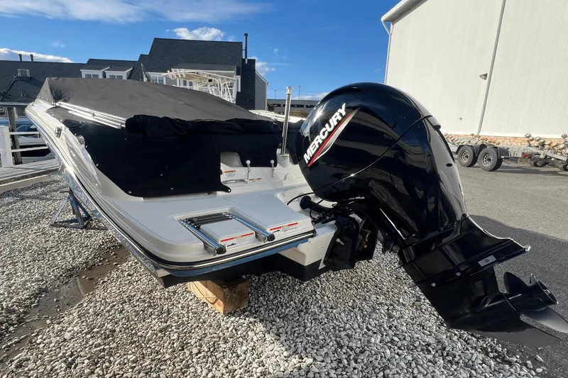 Slide: The Image of Sea Ray 19 SPX OB 2020 - 3