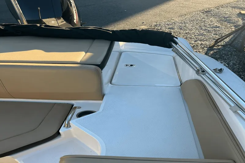 Slide: The Image of Sea Ray 19 SPX OB 2020 - 4