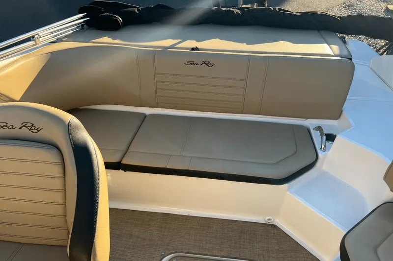 Slide: The Image of Sea Ray 19 SPX OB 2020 - 6