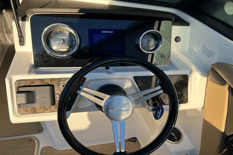 Slide: The Image of Sea Ray 19 SPX OB 2020 - 8