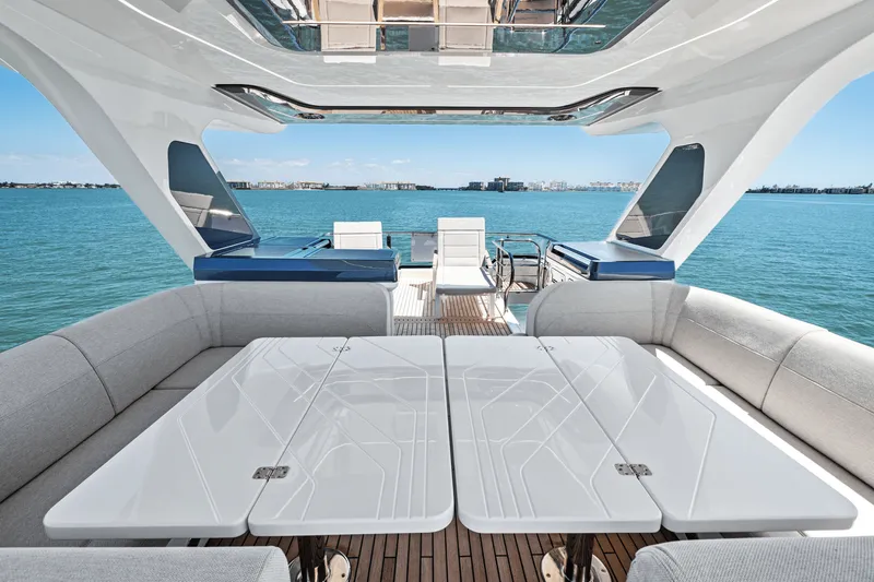 Slide: The Image of Galeon 560 FLY 2025 - 100