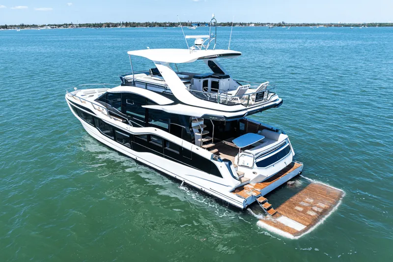 Slide: The Image of Galeon 560 FLY 2025 - 16