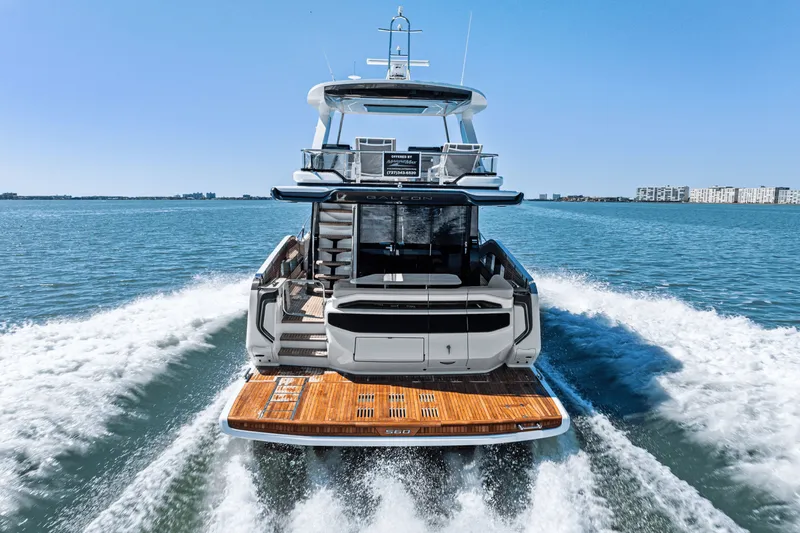 Slide: The Image of Galeon 560 FLY 2025 - 18