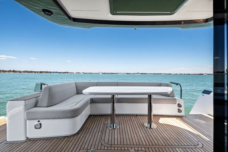 Slide: The Image of Galeon 560 FLY 2025 - 30