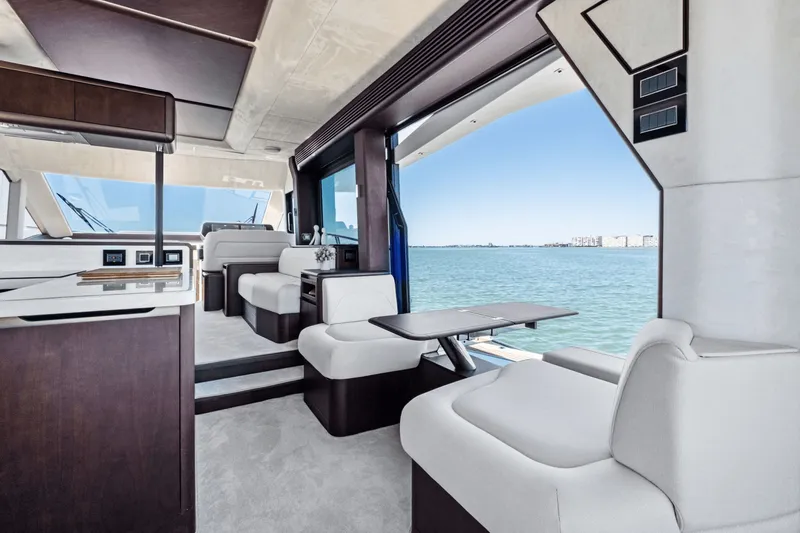 Slide: The Image of Galeon 560 FLY 2025 - 36