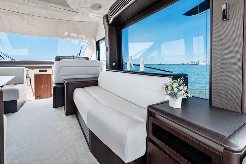 Slide: The Image of Galeon 560 FLY 2025 - 37