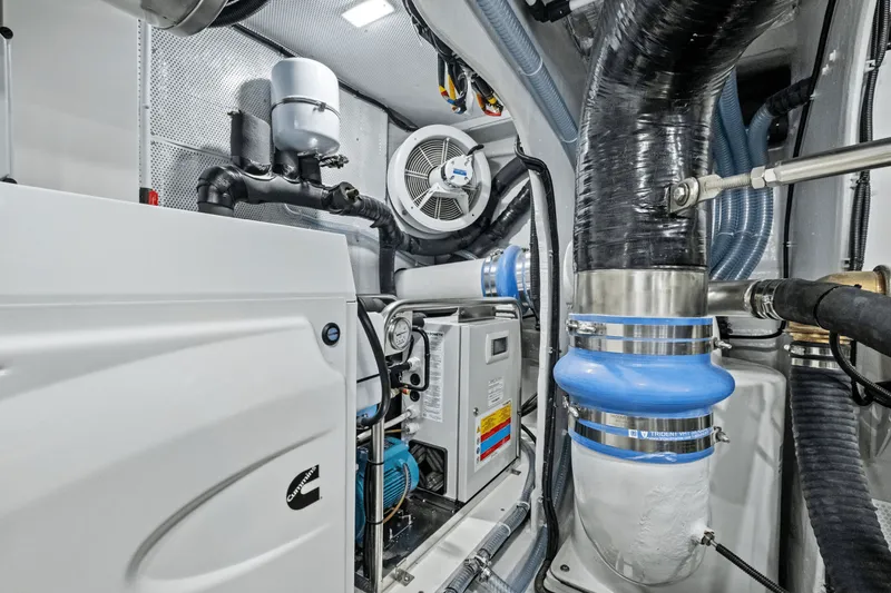 Slide: The Image of Galeon 560 FLY 2025 - 50