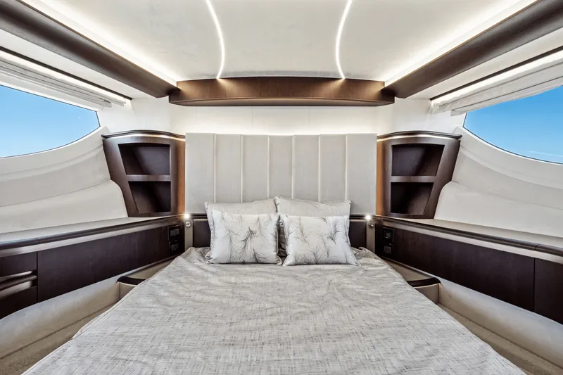 Slide: The Image of Galeon 560 FLY 2025 - 57