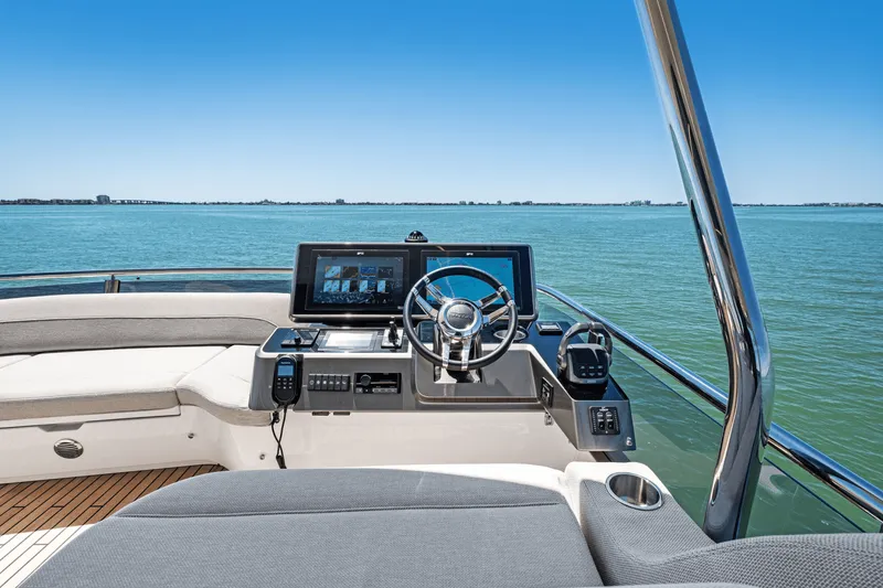 Slide: The Image of Galeon 560 FLY 2025 - 96