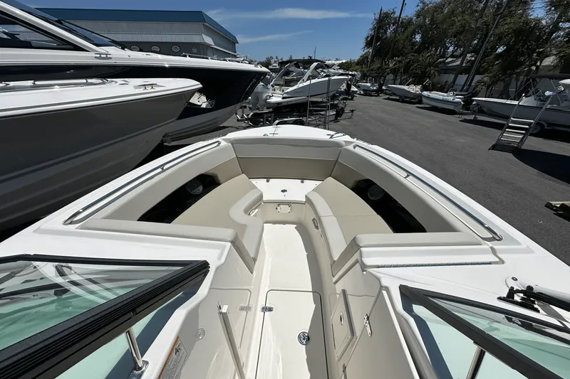 Slide: The Image of Boston Whaler 240 Vantage 2025 - 30