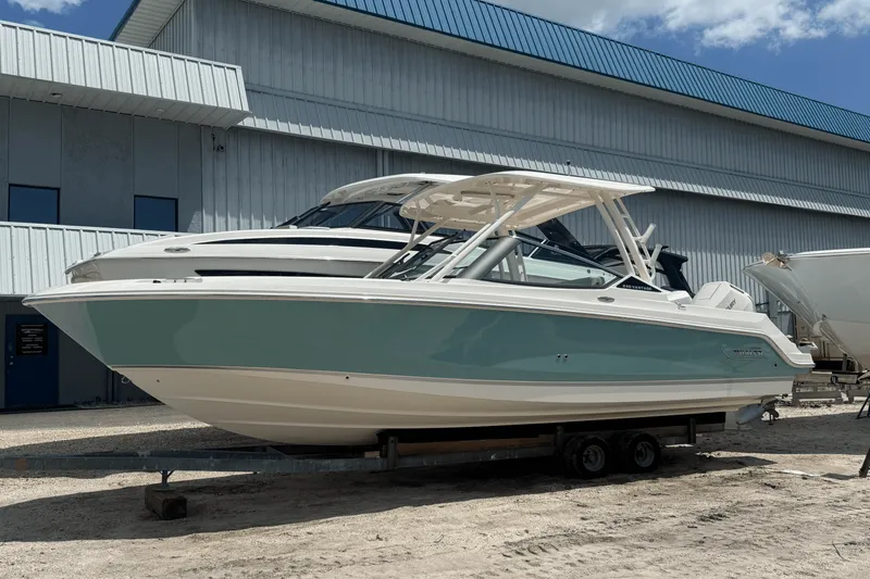 Slide: The Image of Boston Whaler 240 Vantage 2025 - 36